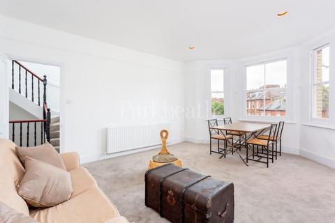 3 bedroom flat to rent, Crossfield Road, Belsize Park NW3