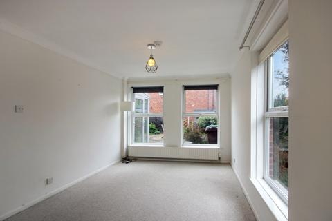 3 bedroom terraced house to rent, Spean Court Wollaton Road, Nottingham, Nottinghamshire, NG8