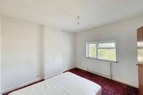 2 bedroom flat for sale, 137 Limpsfield Road, Warlingham, Surrey, CR6 9RH