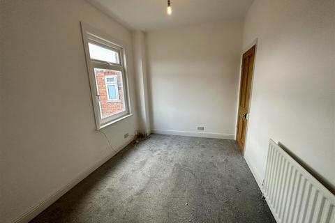 2 bedroom terraced house to rent, Derwent Street, Darlington