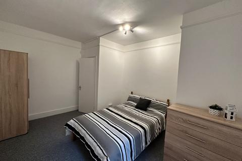 2 bedroom flat to rent, Scott Ellis Gardens London NW8