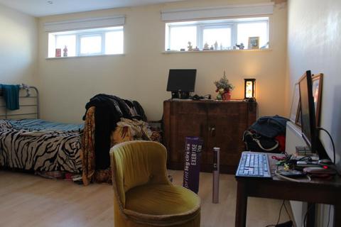 Studio to rent, Finchley Road, NW11