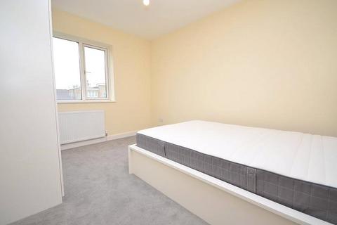 1 bedroom apartment to rent, Chigwell Road, London, E18