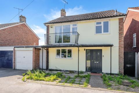 2 Beech Close, Blindley Heath, Lingfield, RH7 6JE