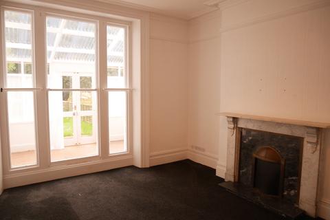 4 bedroom terraced house to rent, Shrubbery Terrace, Weston-super-Mare, North Somerset