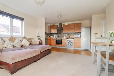 2 bedroom flat for sale, Crawley Road, Horsham