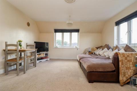 2 bedroom flat for sale, Crawley Road, Horsham