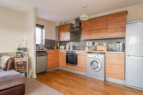 2 bedroom flat for sale, Crawley Road, Horsham