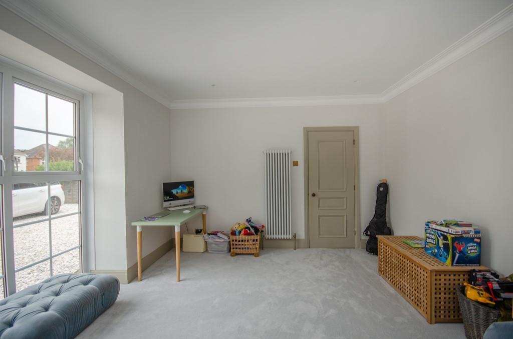 Family room pic 2.jpg