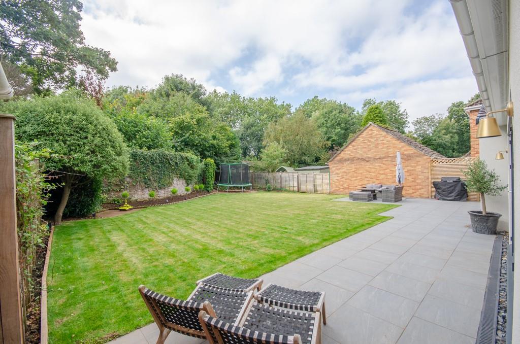 Rear garden pic 1.jpg