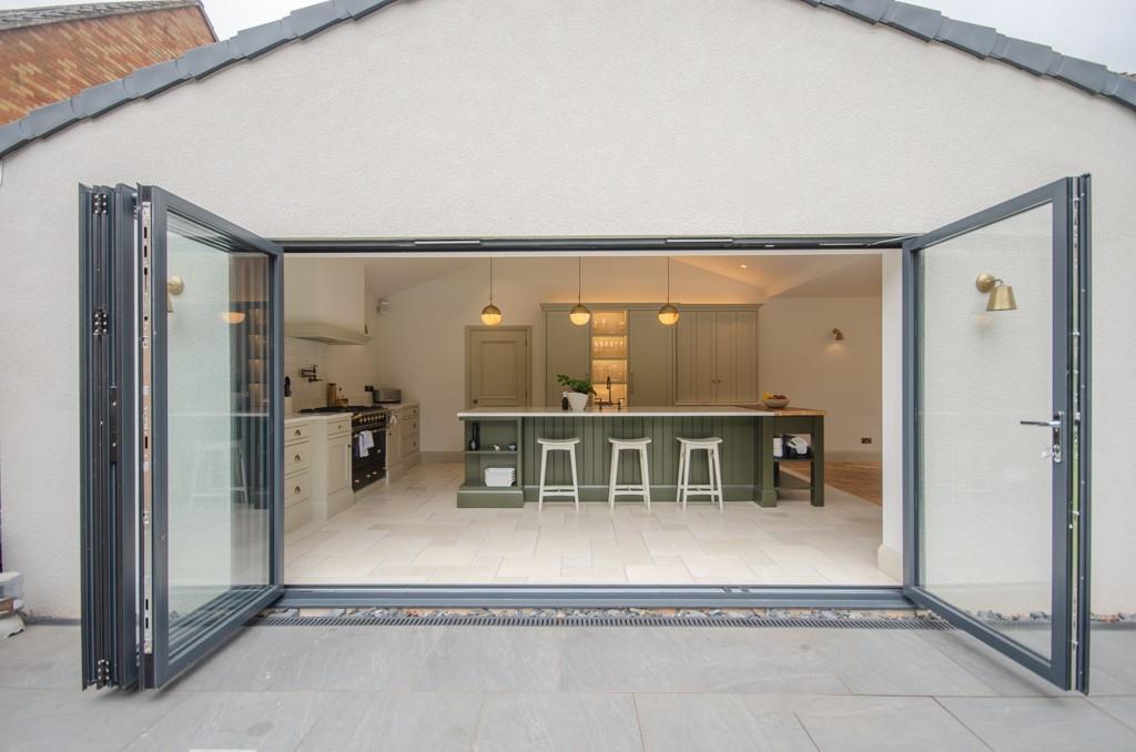 Bi-folds to kitchen.jpg