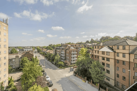 2 bedroom apartment to rent, Finchley Road, London, NW11