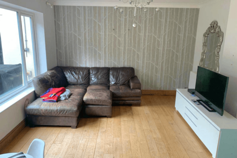 4 bedroom detached house to rent, Highfield Drive, Broxbourne, EN10