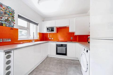 2 bedroom ground floor maisonette for sale, Leucha Road, London E17