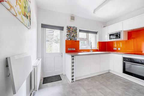 2 bedroom ground floor maisonette for sale, Leucha Road, London E17