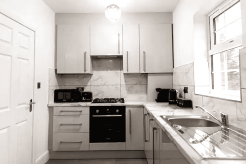 2 bedroom duplex to rent, Saxon Drive, London, W3