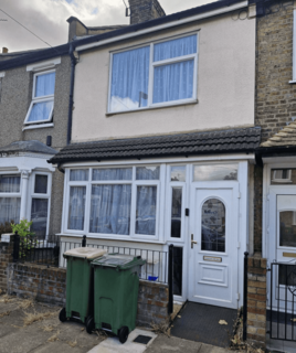 3 bedroom terraced house to rent, Hollybush Street, London, E13