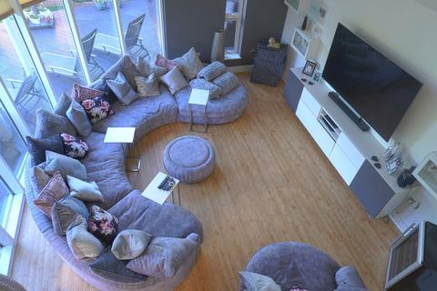 15 Langley Close, Epsom, KT18 6HG