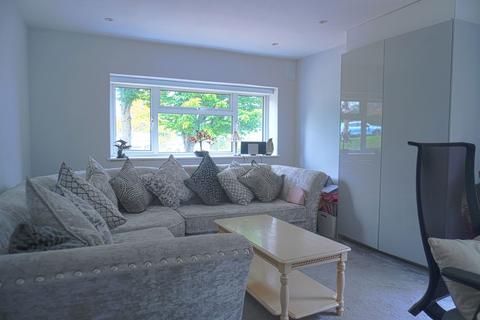 15 Langley Close, Epsom, KT18 6HG