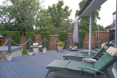 15 Langley Close, Epsom, KT18 6HG
