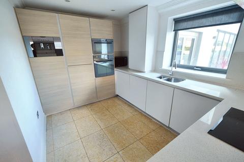 2 bedroom ground floor flat for sale, The Leas, The Shore, SS0