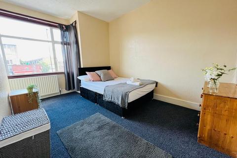 House share to rent, London Road, Isleworth TW7