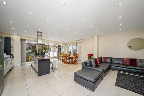 3 Rochester Gardens, Ilford, IG1 3LZ