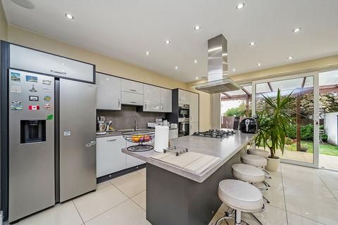 3 Rochester Gardens, Ilford, IG1 3LZ