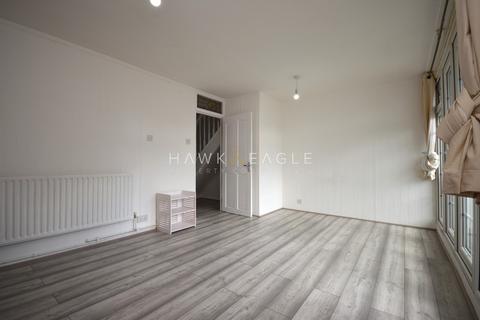 3 bedroom flat to rent, Hind Grove, London. E14