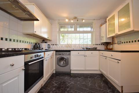 3 bedroom flat to rent, Hind Grove, London. E14