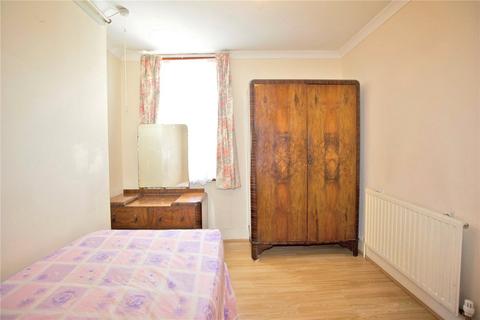 4 bedroom terraced house to rent, Queens Road, Haringey, London, N11