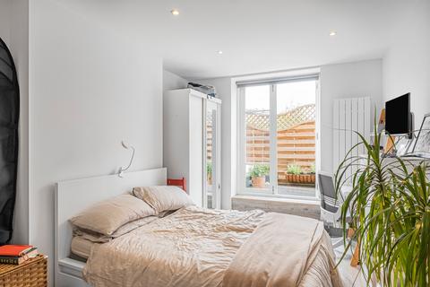 1 bedroom apartment for sale, Northcote Road, London, SW11