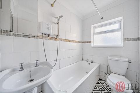 2 bedroom terraced house for sale, Ringslade Road London N22