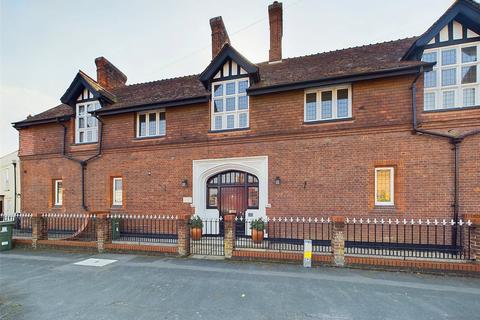 4 bedroom terraced house for sale, Church Street, Kelvedon, Colchester, Essex, CO5