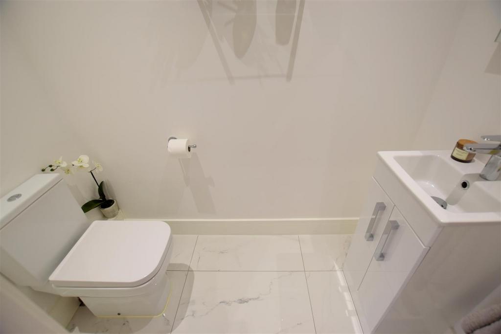 Cloakroom/wc
