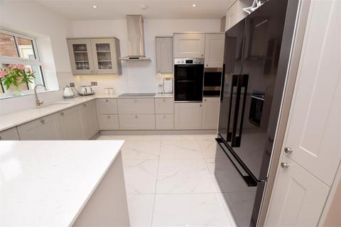 40 Humberston Avenue, Humberston, Grimsby, DN36 4SS