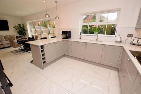 40 Humberston Avenue, Humberston, Grimsby, DN36 4SS