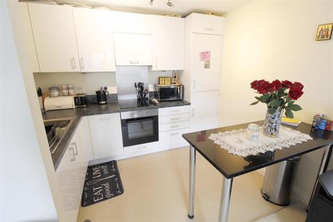 2 bedroom apartment for sale, Ellis Court, 44 High Road, Byfleet