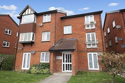 1 bedroom flat to rent, Wheatsheaf Close, Northolt, UB5