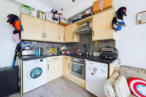 1 bedroom apartment to rent, Heath Road, Twickenham