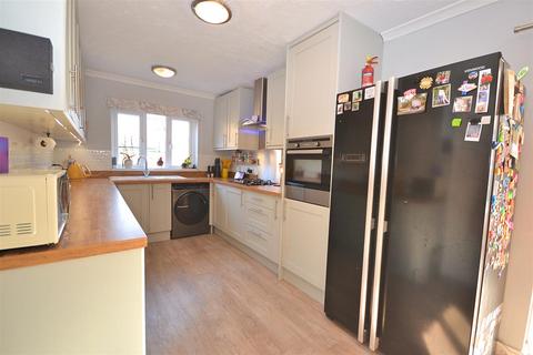 4 bedroom end of terrace house for sale, Yalbury Lane, Crossways, Dorchester