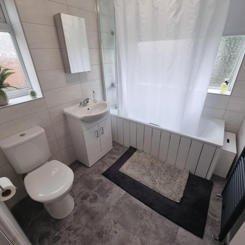 Bathroom 1.jpg