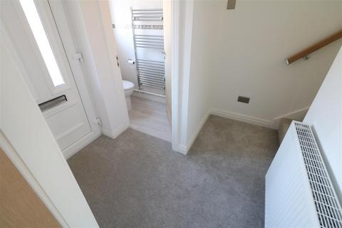 9 Avonwick Grove, Stoke-on-trent, ST1 6UA