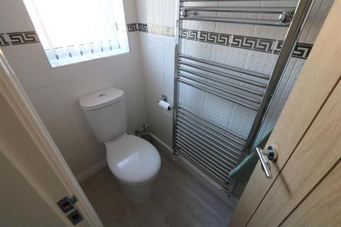 9 Avonwick Grove, Stoke-on-trent, ST1 6UA