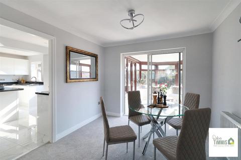 9 Avonwick Grove, Stoke-on-trent, ST1 6UA
