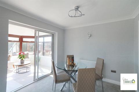 9 Avonwick Grove, Stoke-on-trent, ST1 6UA
