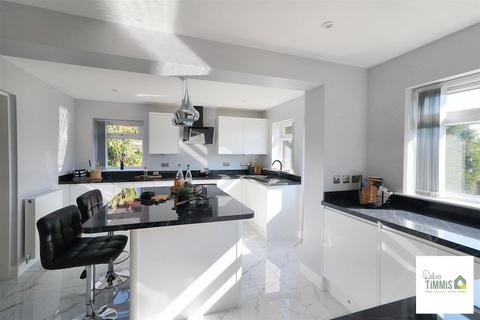9 Avonwick Grove, Stoke-on-trent, ST1 6UA