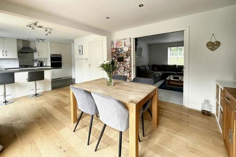 48 Bradgate Close, Narborough, Leicester, LE19 3EG