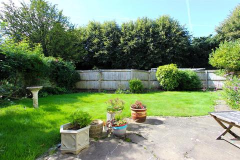 6 Cheviot Close, Banstead, SM7 2PD