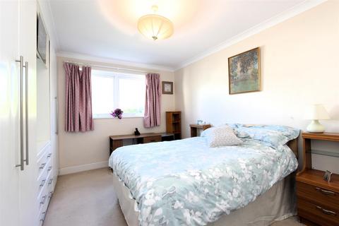 6 Cheviot Close, Banstead, SM7 2PD